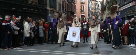 Procesión del Santo Entierro de la Semana Santa 2022 en Pamplona.
