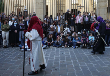Procesión del Santo Entierro de la Semana Santa 2022 en Pamplona.