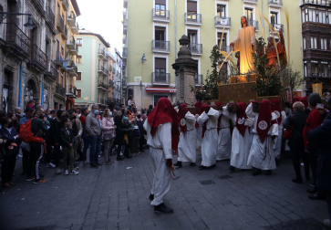 Procesión del Santo Entierro de la Semana Santa 2022 en Pamplona.