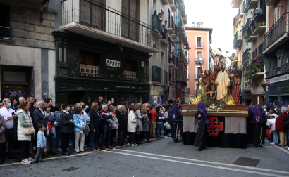 Procesión del Santo Entierro de la Semana Santa 2022 en Pamplona.