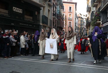 Procesión del Santo Entierro de la Semana Santa 2022 en Pamplona.