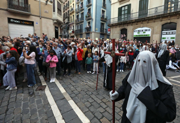 Procesión del Santo Entierro de la Semana Santa 2022 en Pamplona.