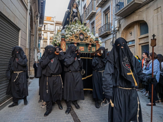 Imágenes de la procesión del Santo Entierro en Estella./
