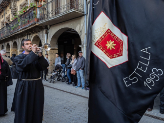 Imágenes de la procesión del Santo Entierro en Estella./