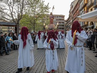 Imágenes de la procesión del Santo Entierro en Estella./