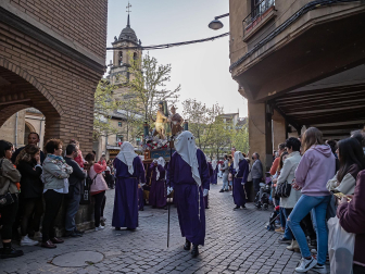 Imágenes de la procesión del Santo Entierro en Estella./