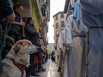 Imágenes de la procesión del Santo Entierro en Estella./