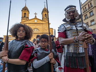 Imágenes de la procesión del Santo Entierro en Estella./