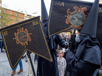 Imágenes de la procesión del Santo Entierro en Estella./