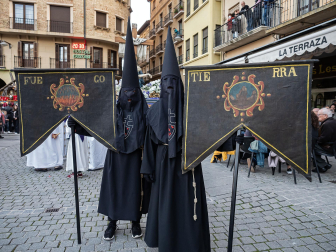 Imágenes de la procesión del Santo Entierro en Estella./