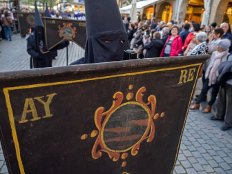 Imágenes de la procesión del Santo Entierro en Estella./