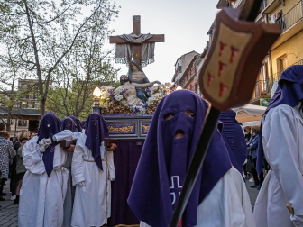 Imágenes de la procesión del Santo Entierro en Estella./