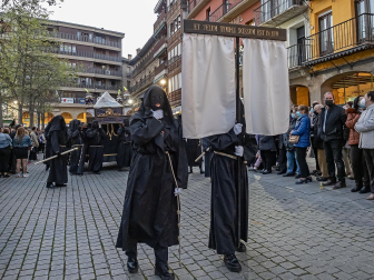 Imágenes de la procesión del Santo Entierro en Estella./