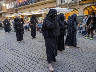 Imágenes de la procesión del Santo Entierro en Estella./