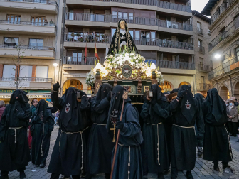 Imágenes de la procesión del Santo Entierro en Estella./