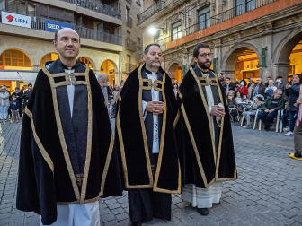 Imágenes de la procesión del Santo Entierro en Estella./