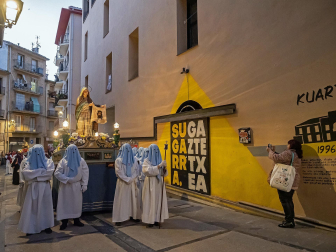 Imágenes de la procesión del Santo Entierro en Estella./