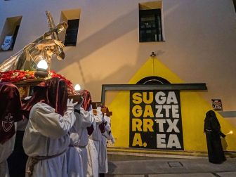 Imágenes de la procesión del Santo Entierro en Estella./