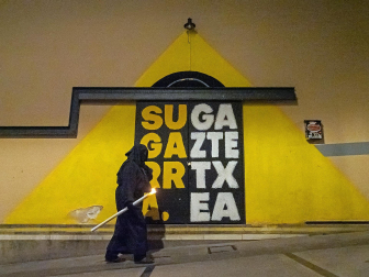 Imágenes de la procesión del Santo Entierro en Estella./