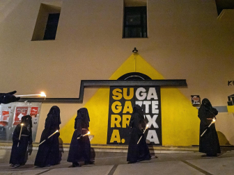 Imágenes de la procesión del Santo Entierro en Estella./