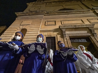 Imágenes de la procesión del Santo Entierro en Estella./