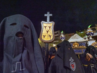 Imágenes de la procesión del Santo Entierro en Estella./