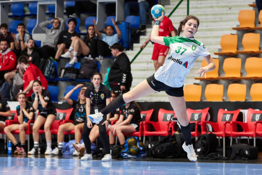 Galería de fotos de las finales del VIII Torneo de Semana Santa de Anaitasuna.