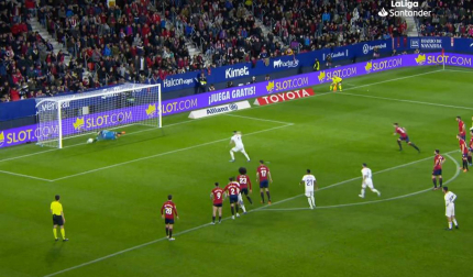 OSASUNA-REAL MADRID. Siete minutos después repite la parada