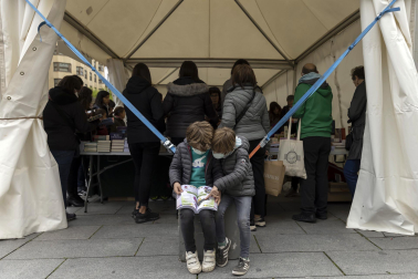 Imágenes de la Feria del Libro celebrada en Pamplona./