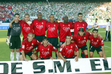 Los once elegidos que jugaron la final de Copa en 2005, con el Chengue en la fila de arriba