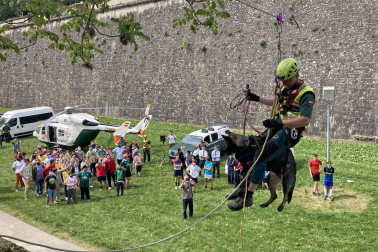Exhibición de medios de rescate de la Guardia Civil