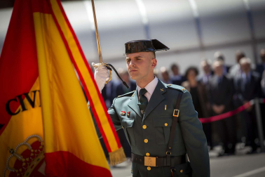 Fotos del acto por el 178º aniversario de la creación de la Guardia Civil celebrado en Pamplona.