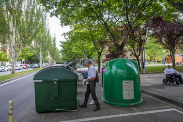 Los nuevos contenedores se instalaron en Iturrama este 16 de mayo.