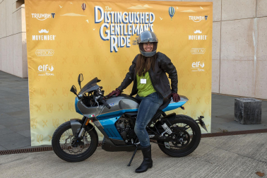 Participantes en la carrera de motos clásicas