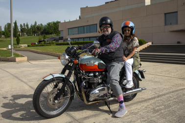 Participantes en la carrera de motos clásicas