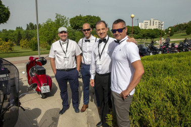 Participantes en la carrera de motos clásicas
