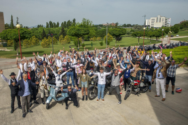 Participantes en la carrera de motos clásicas