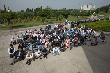 Participantes en la carrera de motos clásicas