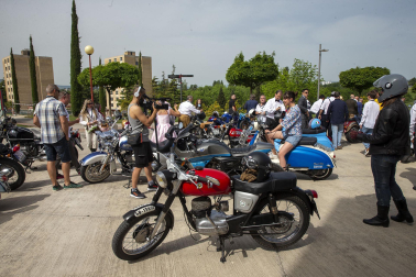 Participantes en la carrera de motos clásicas