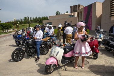 Participantes en la carrera de motos clásicas