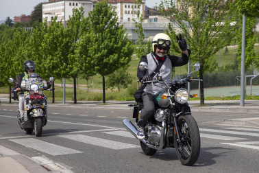Participantes en la carrera de motos clásicas