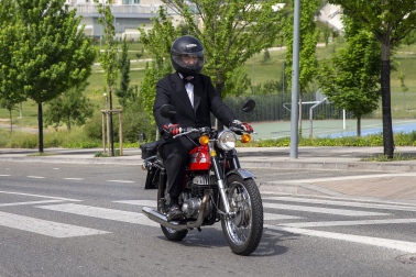 Participantes en la carrera de motos clásicas