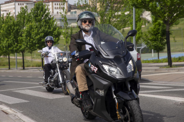 Participantes en la carrera de motos clásicas