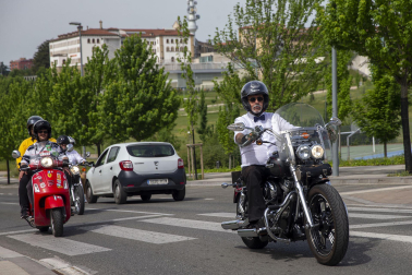 Participantes en la carrera de motos clásicas