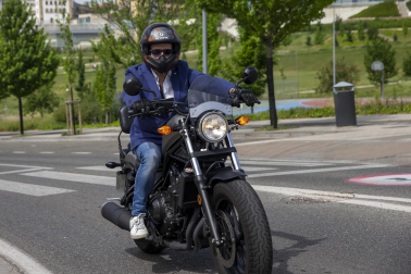 Participantes en la carrera de motos clásicas