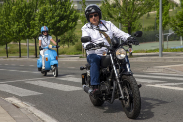 Participantes en la carrera de motos clásicas
