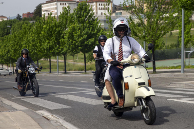 Participantes en la carrera de motos clásicas