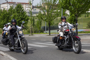 Participantes en la carrera de motos clásicas