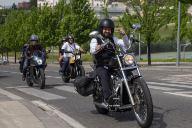 Participantes en la carrera de motos clásicas