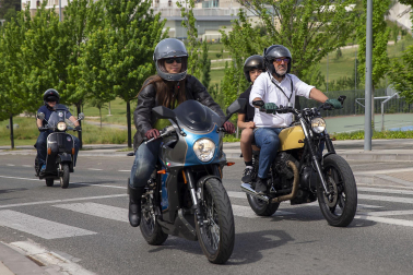 Participantes en la carrera de motos clásicas